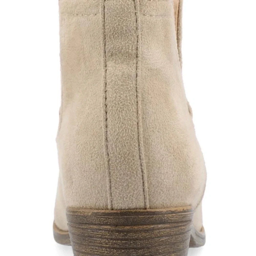 Journee Collection Women’s Rimi Bootie in Stone Suede Stack Block Heels Size 8.5